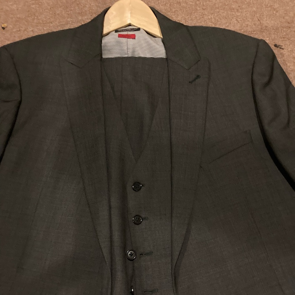 John Varvatos, Three piece, gray suit, 44r